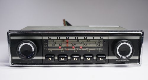 Grundig Weltklang 4001 Autoradio der 70er Jahre mit Chromblende